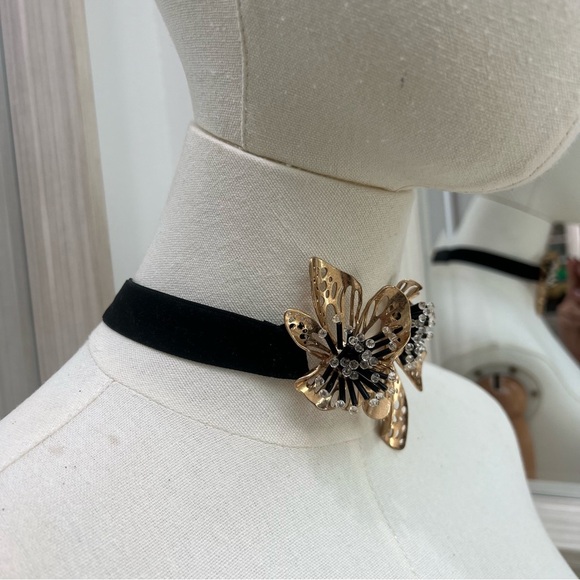 Metal Flower Chocker - Picture 2 of 5